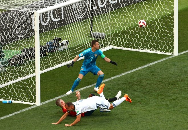 World Cup 2018: Ramos bị chỉ trích là giả dối khi ăn mừng pha đá phản lưới nhà của đối thủ ảnh 1